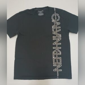 FLASH SALE🚨🚨🚨Calvin Klein Jeans Black Tee with Vertical Logo